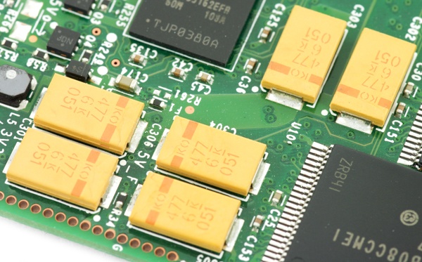 Intel-SSD-320-Caps.jpg