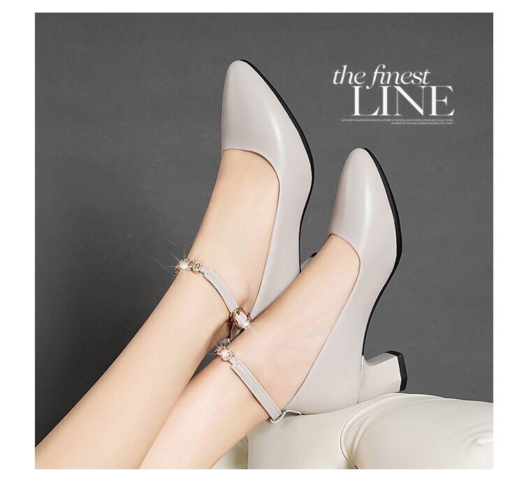 Mother shoes mid-heel low-heel leather soft sole women's single shoes 2020 new middle-aged spring and autumn women's one-word buckle shoes