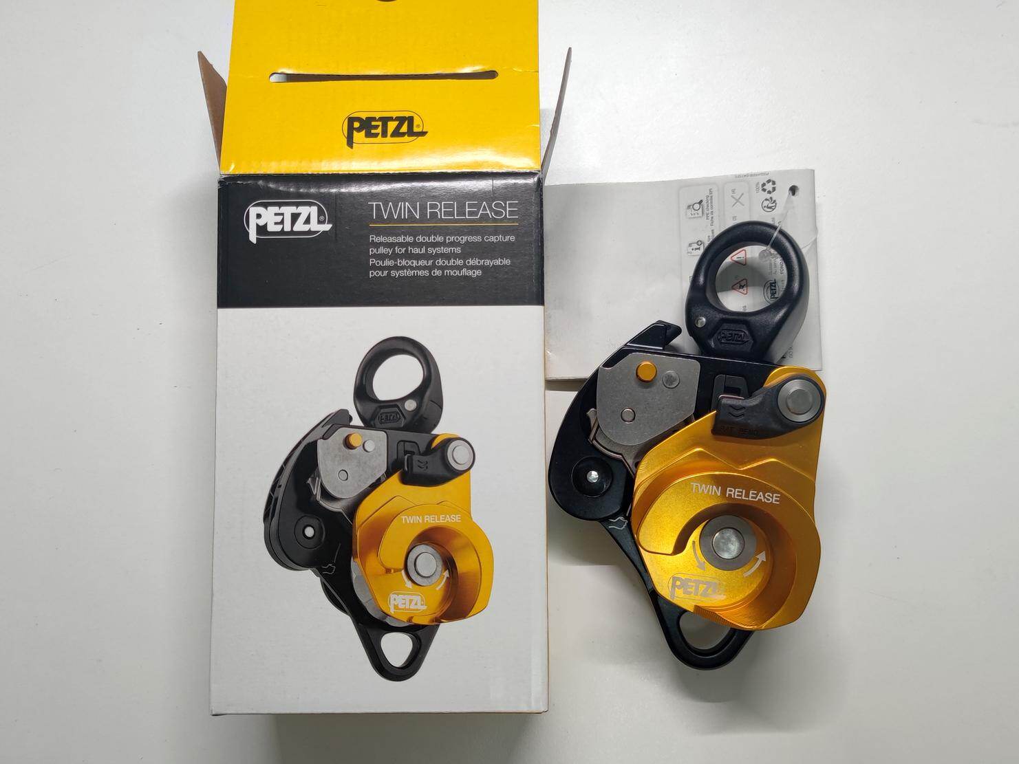 PETZL TWIN RELEASE Releasable Double Progress Capture Pulley for Haul Systems ราคา 22,800 บาท*ส่งฟรี