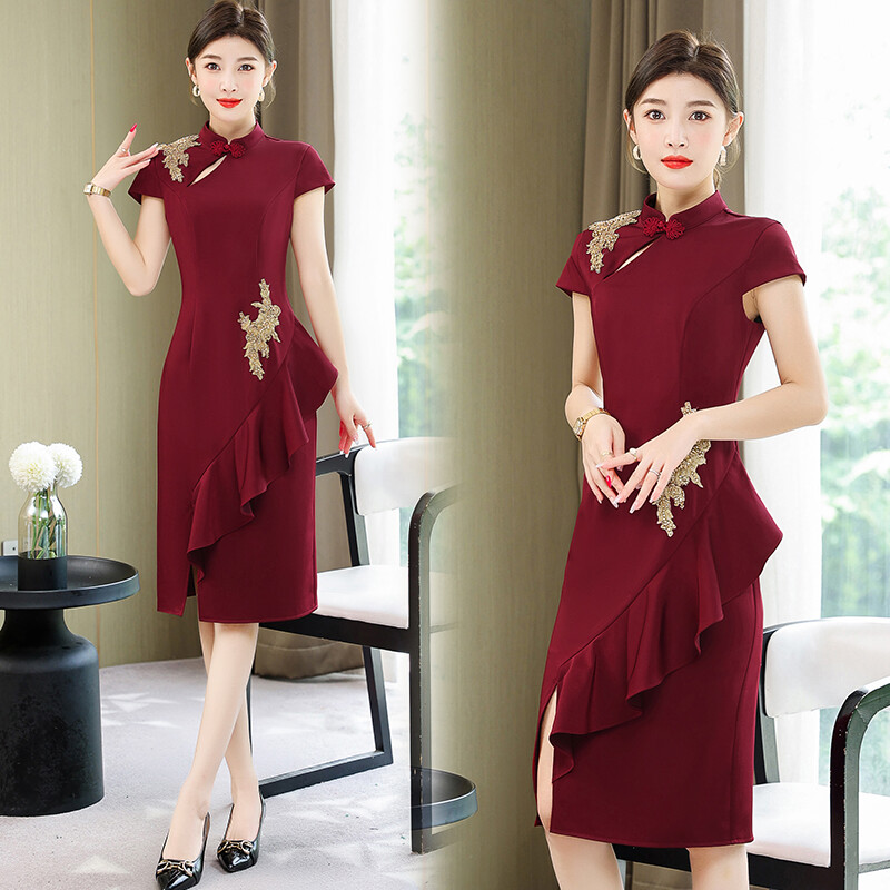 Tiệc cưới nhỏ mẹ giả váy bà mẹ trẻ quý phái tham gia đám cưới, đám cưới đám cưới váy sườn xám đỏ mùa hè