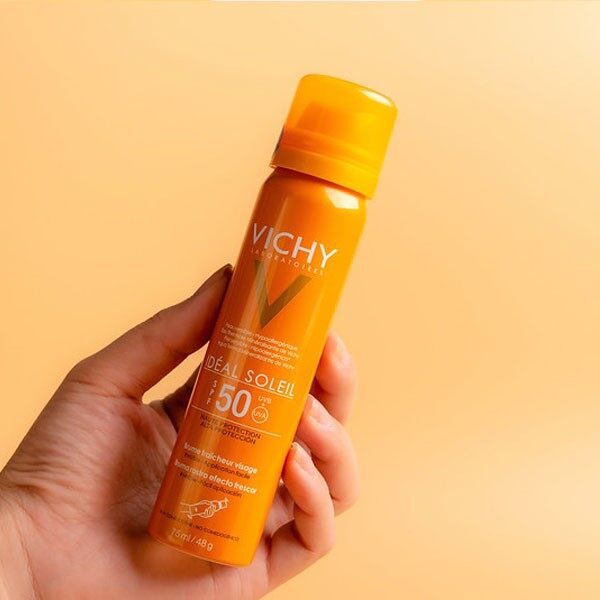 Xịt khoáng chống nắng kiềm dầu Vichy SPF 50