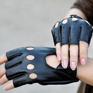 black gloves without fingers