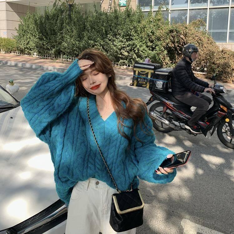 Women's soft blue V-neck sweater 2021 new autumn and winter loose outerwear idle style cable-knit pullover knitwear top