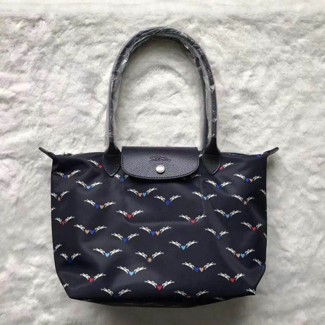 100% Authentic LONGCHAMP Nylon Waterproof Love Wing Dumpling Bun Medium Angel 2605 ราคา 1,615 บาท*ส่งฟรี