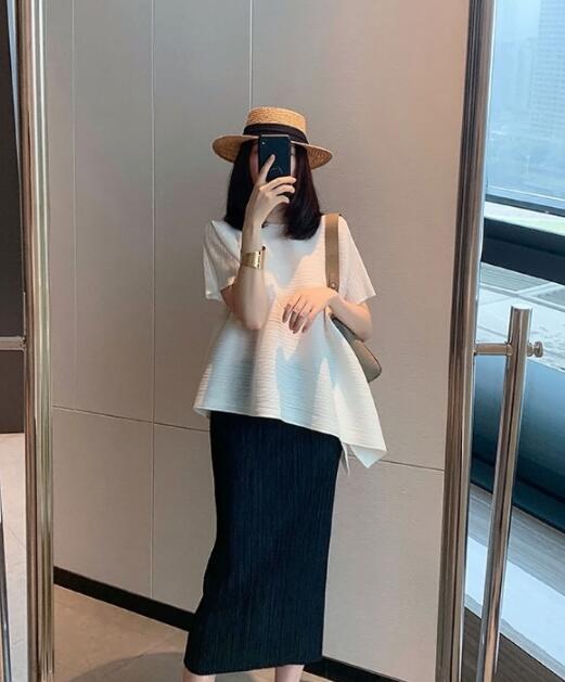 Áo tay ngắn bất thường xếp nếp ba ngôi nhà áo phông nữ cổ tròn dáng dài dáng rộng xếp li mùa hè