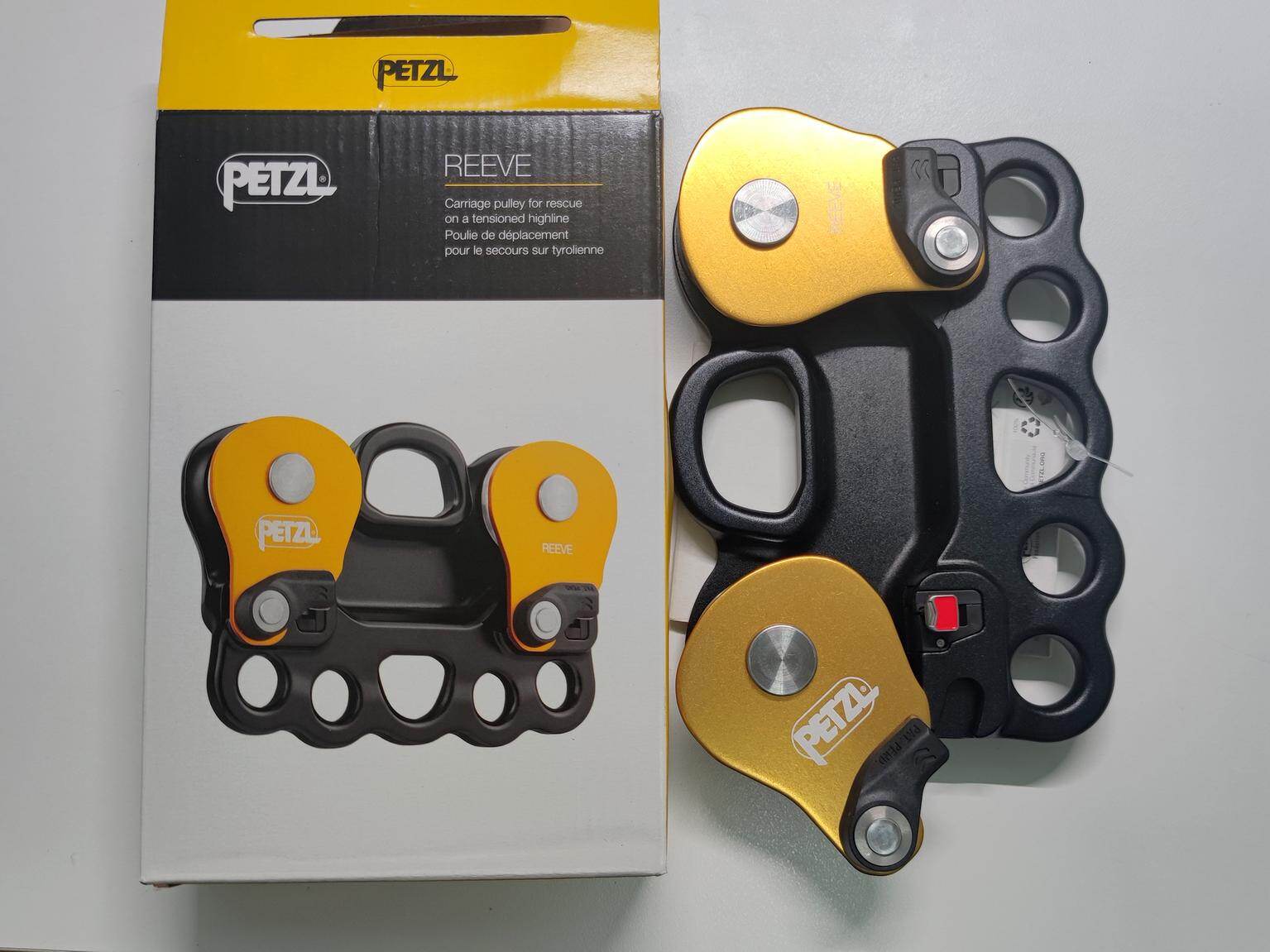 PETZL REEVE Carriage Pulley for Rescue on A Tensioned Highline ราคา 11,665 บาท*ส่งฟรี