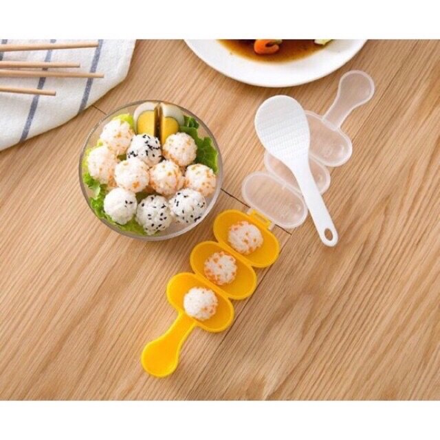 Dụng cụ lắc cơm cho bé