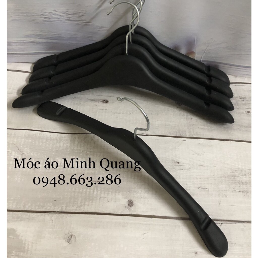 Combo 30 nữ vai to-mắc treo quần áo-móc nhựa đen-mắc áo