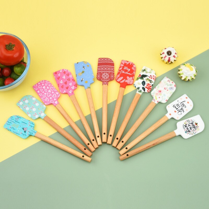 [SUSU Living Home] Christmas Themed Wooden Handle Pastry Batter Mixing Scraper Cake Cream Silicone Spatula Baking Decorating Tools Kitchen Utensils