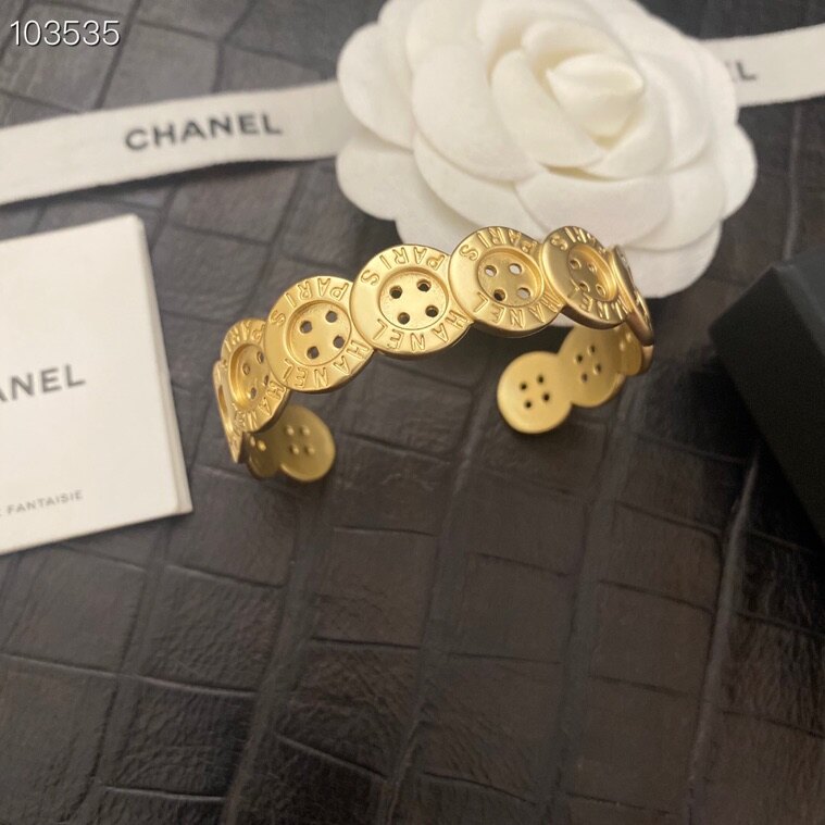 2023Ch Button bracelet classic button design Vintage gold with beautiful fashion, super skin tone bracelet