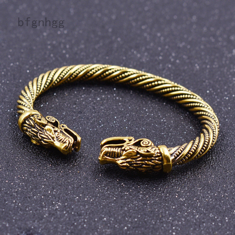 Vòng tay vòi mở đầu sói Nam-vàng cổ; Vòng tay vòi