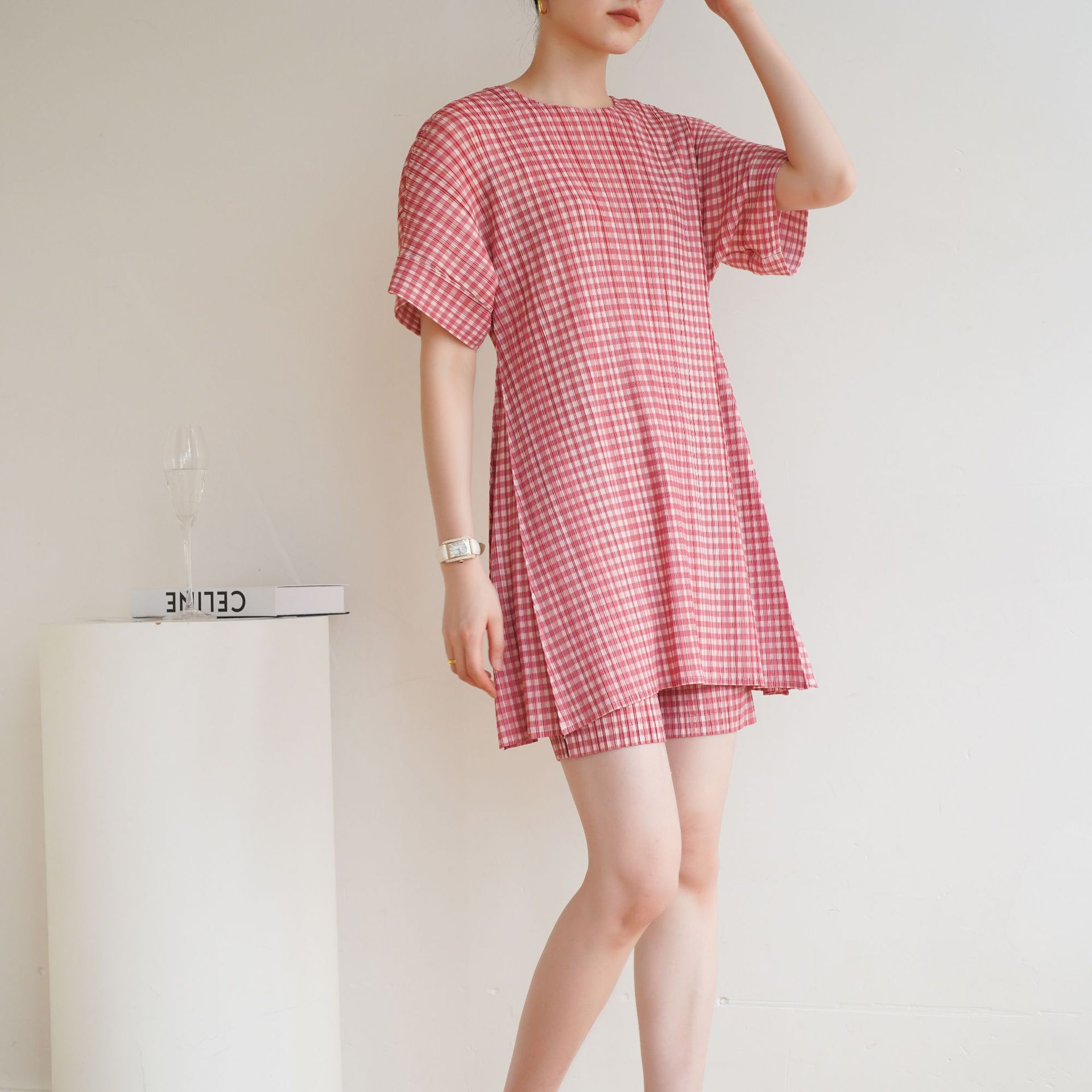 Bộ quần short áo thun cao cấp thường ngày phong cách mới kẻ sọc lớn tay áo cánh dơi mới mẻ nhỏ xếp ly sanzhai mùa hè cỡ lỡn 2659 9009