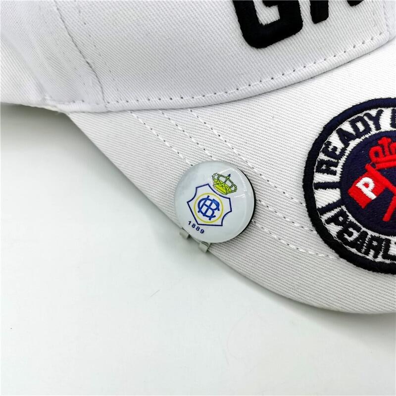 การออกแบบต่างๆแม่เหล็กคลิปหนีบหมวกกอล์ฟ La Liga พรมลายฟุตบอล Ball Markers หมวกกอล์ฟเฮ้าส์การฝึกกีฬาอุปกรณ์เสริม