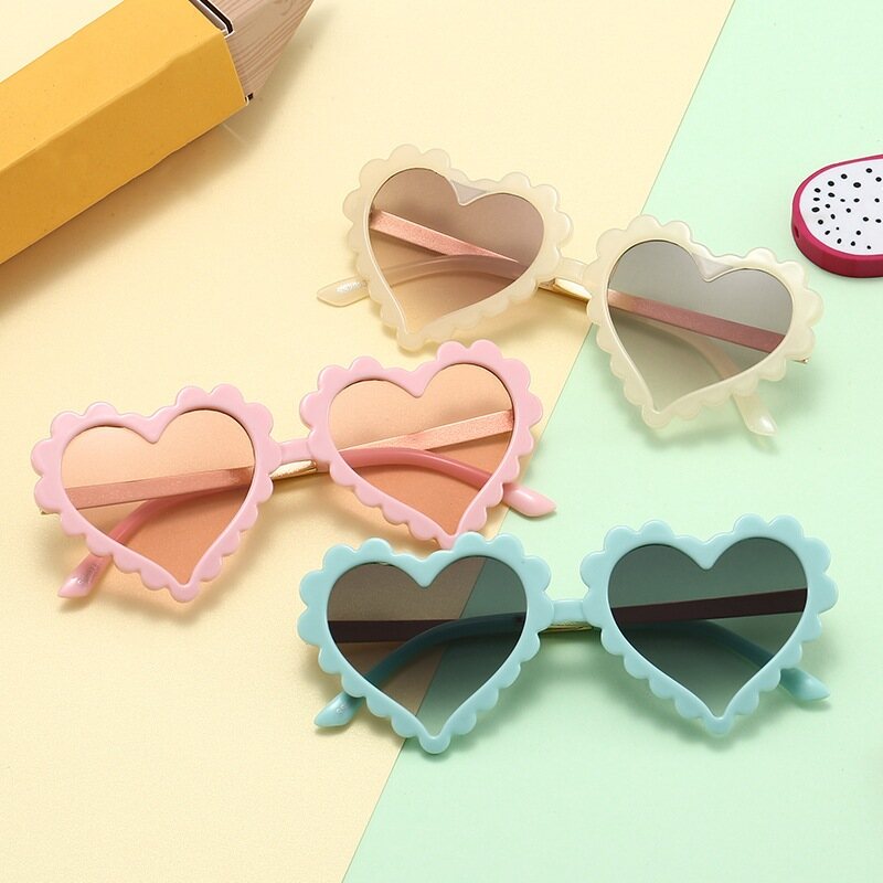 Kids Girl Lightweight Sunglasses Heart Shaped Frame Sun Protection Glasses for Toddler Outdoor Beach Holiday