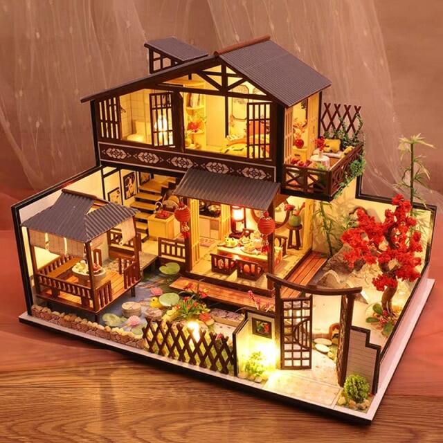 ใหม่ญี่ปุ่นสถาปัตยกรรม DIY บ้านตุ๊กตาไม้ซากุระประกอบขนาดเล็กที่มีเฟอร์นิเจอร์บ้านตุ๊กตาของเล่นสำหรับผู้ใหญ่ของขวัญ
