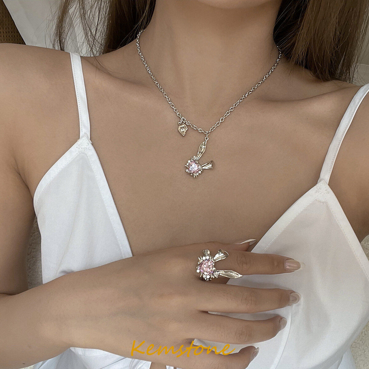 Kemstone Nhẫn Pha Lê Trái Tim Màu Hồng Zirconia Sáng Bóng Mạ Bạc Có Thể Điều Chỉnh Vòng Cổ Mặt Dây Chuyền Thỏ Alice Câu Chuyện Cổ Tích Bông Tai Dạng Hạt Cho Nữ Trang Sức Sang Trọng Quà Tặng Năm Mới
