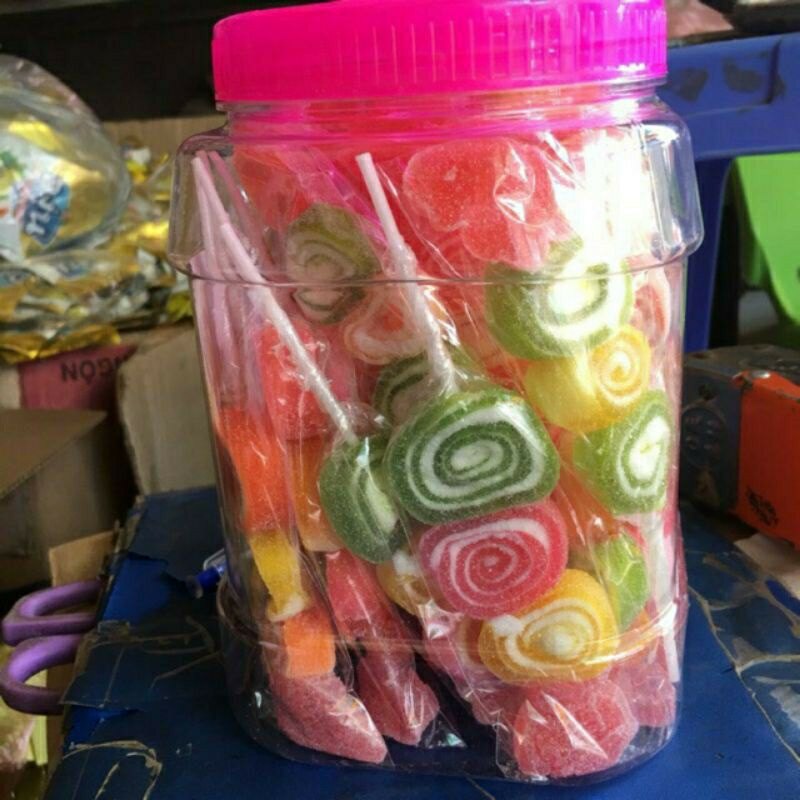 Lọ 30 que kẹo dẻo xiên 4 bánh