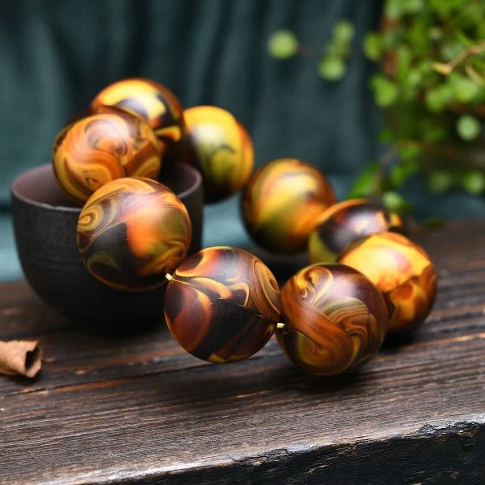 Ambergris màu xám hổ phách Vòng đeo tay kết cấu là quyến rũ ẩm hơn nó là ẩm hơn nó là với hương thơm riêng của mình