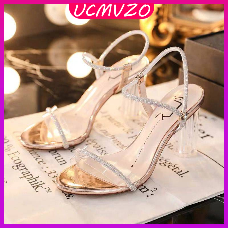 LOMOGI Transparent crystal heel slippers women's new fashion high heel flash diamond sandals and slippers summer thick heel high heels ราคา 543 บาท*ส่งฟรี