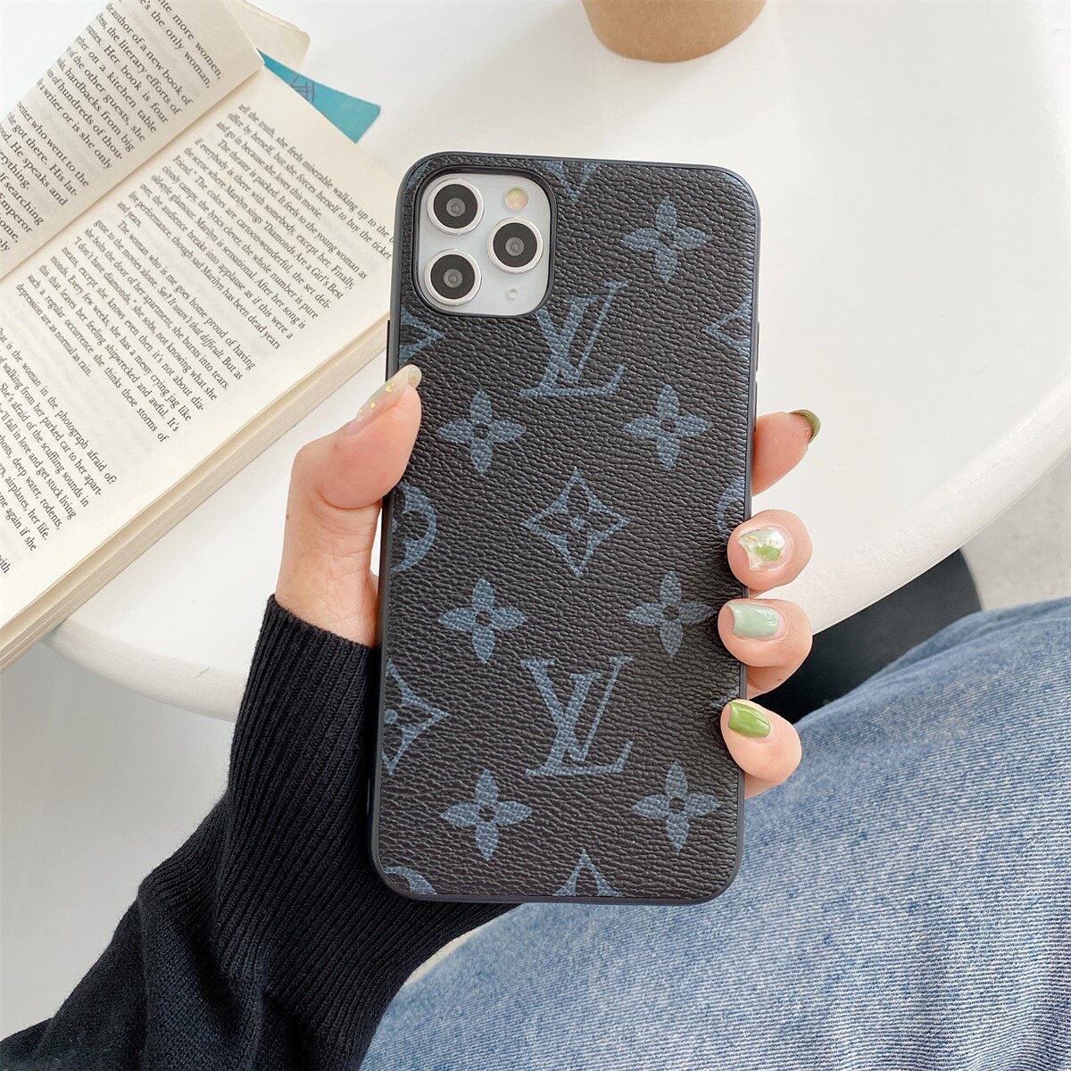 Luxury brand genuine leather phone case for iphone 14 14plus 14pro 14promax 13 13pro 13promax 12 12pro 12promax Cute and elegant leather new design old flower case iphone 11 11pro 11promax x xr xsmax 7 7+ 8plus flower phone case Classic Leather Phone Case