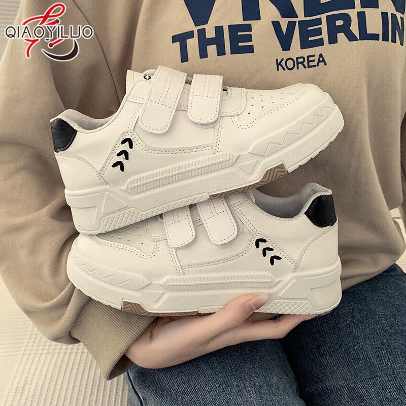  QiaoYiLuo Korean version of thick bottom Casual sports board shoes Student fashion Velcro little white shoes 