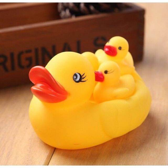 Đàn vịt thả bồn tắm phát nhạc cho bé