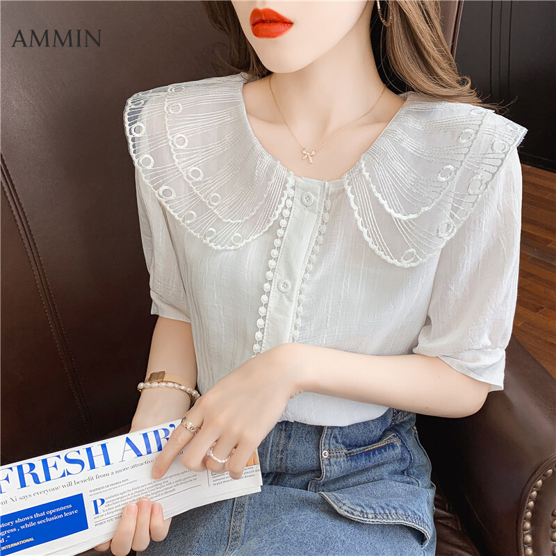 Áo AMMIN Thời Trang Mới Hè 2021 Cổ Búp Bê Khâu Lưới Hai Lớp Kiểu Ngoại Quốc Áo Voan Rộng Tay Phồng, Áo Cánh Nữ Một Hàng Khuy Thêu Ren Khoét Lỗ Thêu Móc Ngắn Tay Khí Chất Thanh Lịch