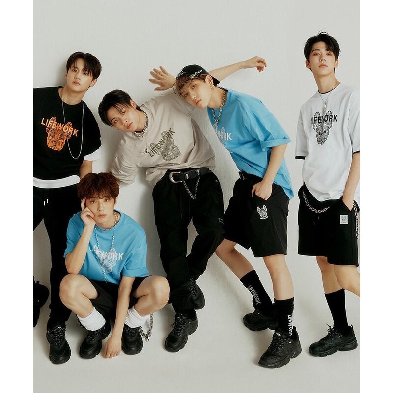 8 lần lượt chữ ký T-Shirt