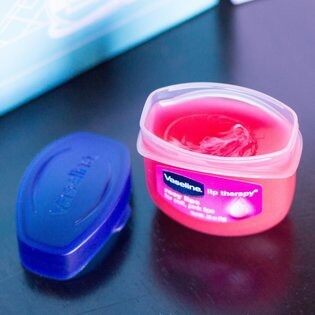 Sáp dưỡng môi vaselline lip therapy