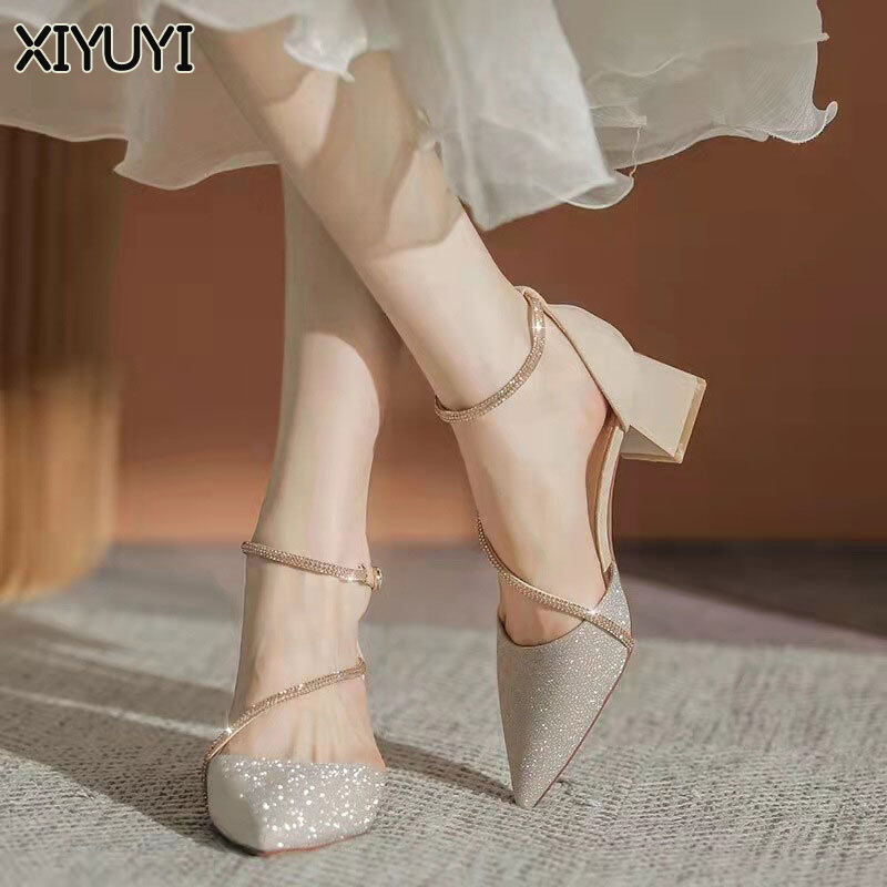 Xiyuyi đế vuông phụ nữ mới mũi nhọn rãnh khóa thạch với váy giữa gót giày