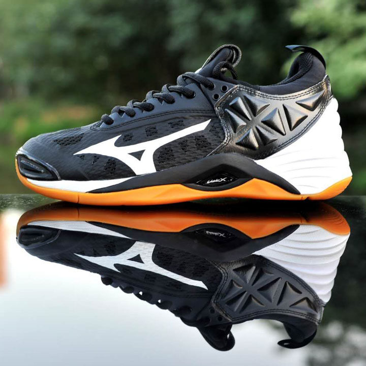 can i use volleyball shoes for badminton