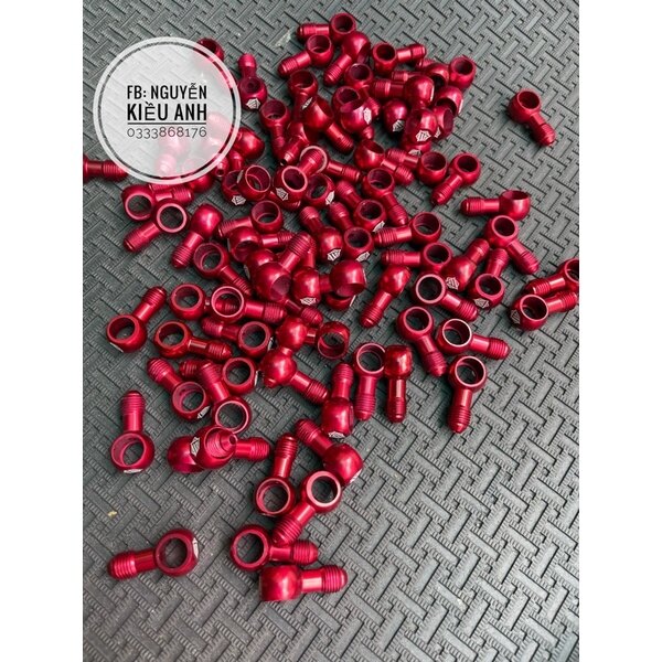 Đầu nối dây dầu Earl’s vào heo