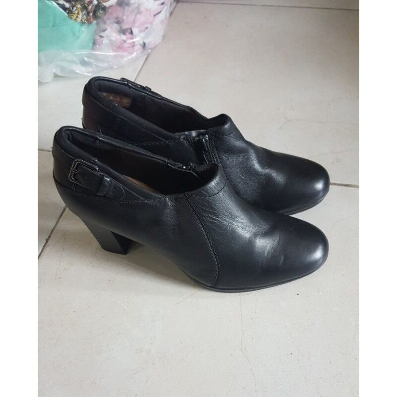 Giày boot hiệu Clarks xuất khẩu size 37