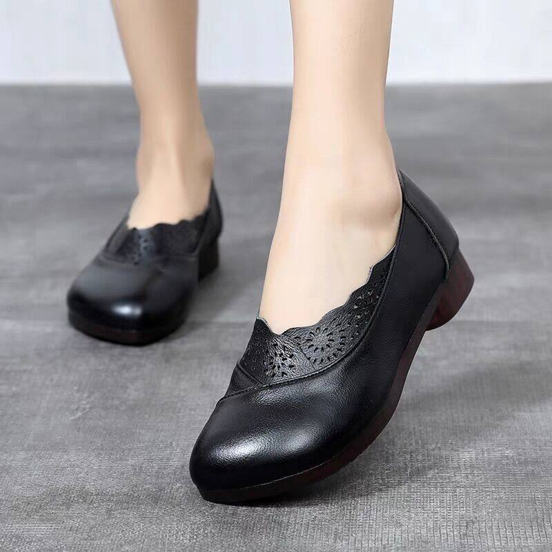 Soft Leather Women s Shoes 2023 New Style Mother Soft Sole Retro
