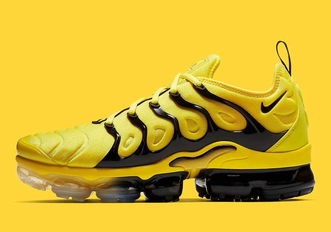 nike air max plus men's black and yellow