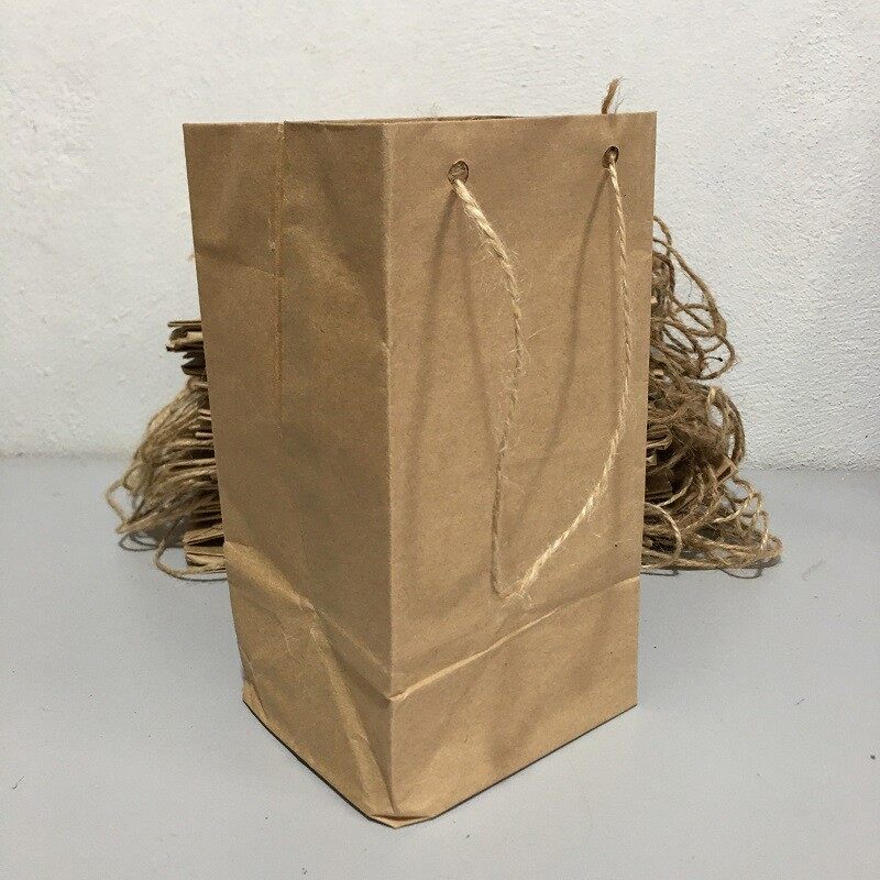 10 Túi giấy kraft có quai xách đáy vuông cỡ 19x10cm