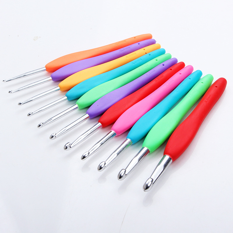 1Pcs Crochet Hook Set Rubber Handle Aluminum Knitting Needles 2-4mm Yarn Crochet Needles DIY Weave Craft Knitting Sewing Tool