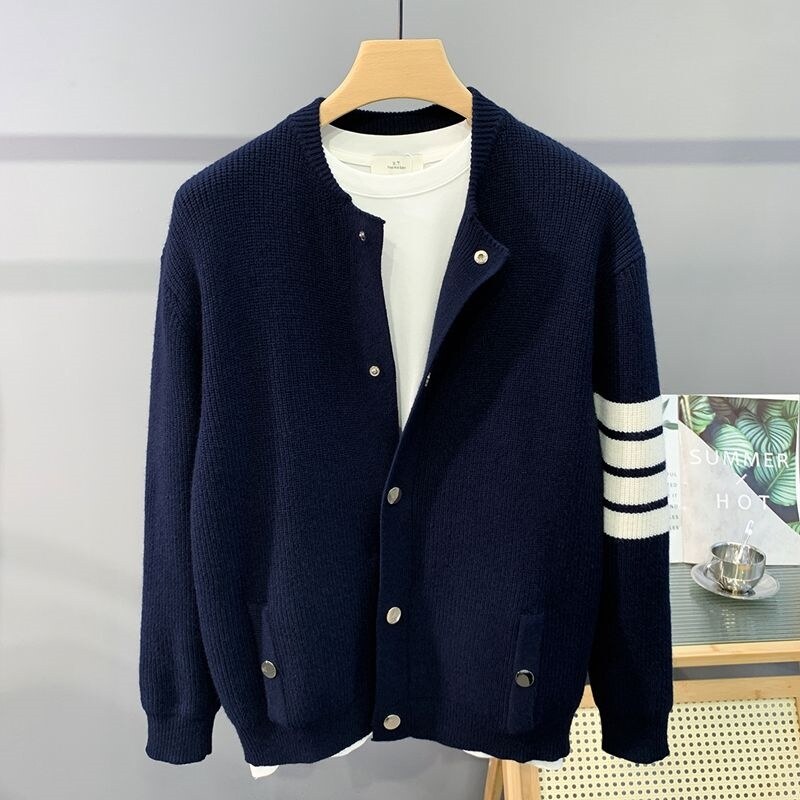 Thom Browne Áo cardigan dệt kim nam mùa thu và mùa đông Áo len bốn thanh mới Áo khoác thời trang theo xu hướng cổ đứng phong cách Hàn Quốc cao cấp phong cách Hàn Quốc nhập khẩu chính hãng