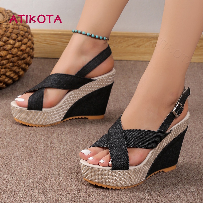 Atikota รองเท้าส้นสูง อเนกประสงค์ แต่งหัวเข็มขัด สวมใส่สบาย แฟชั่นเรโทร สําหรับผู้หญิง ราคา 396 บาท*ส่งฟรี