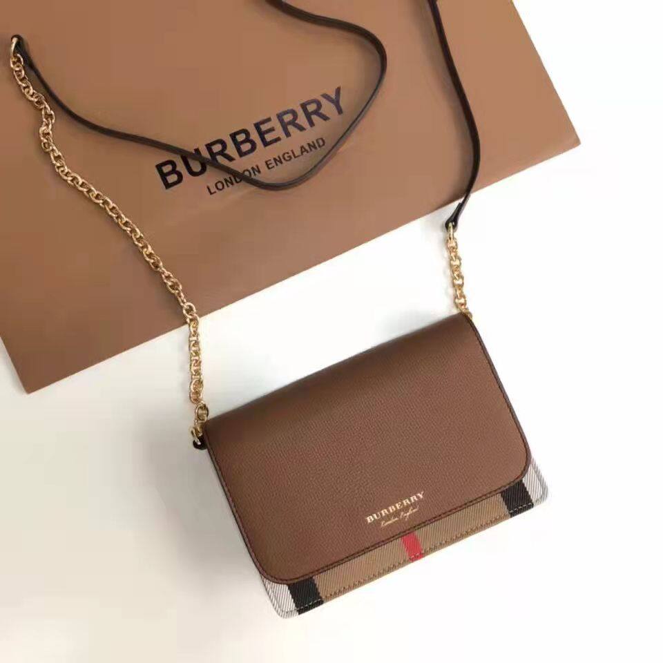 Túi kẻ sọc mới của burberry đơn giản, giản dị, thoải mái, thời trang và đa năng