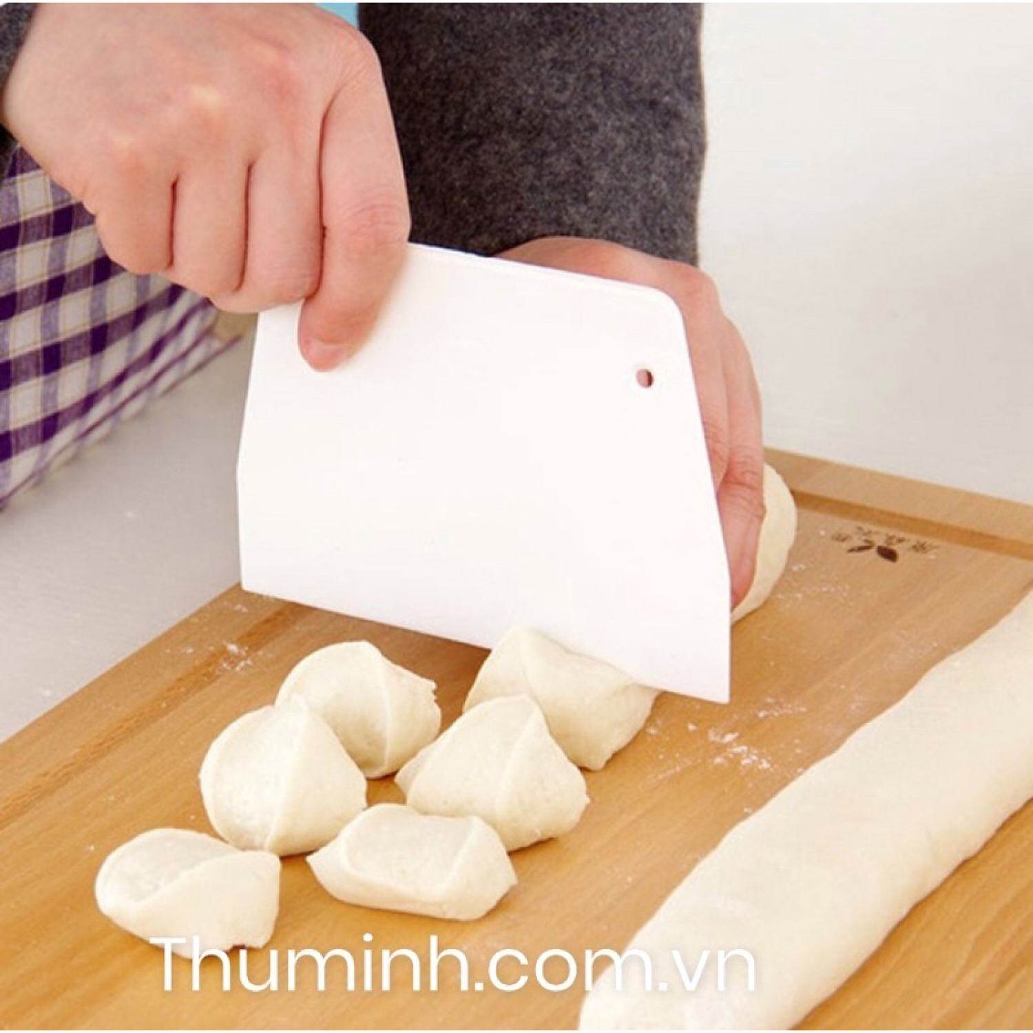 Dao cắt bột, chia bột, vét bột làm bánh