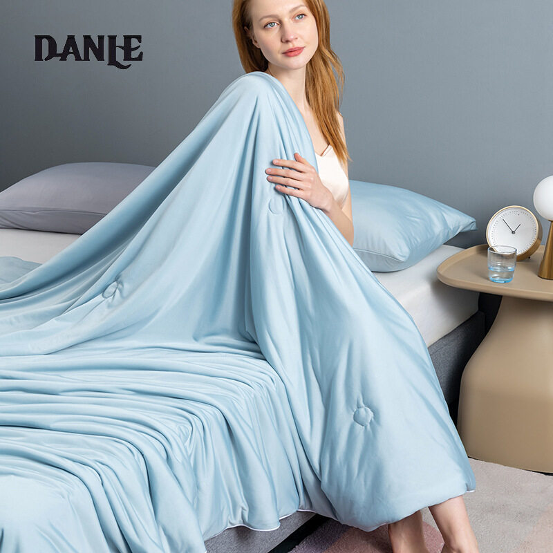 DANLE Cool feeling silk summer quilt ice cream summer cool quilt machine washable air conditioner is summer nap thin quilt ราคา 499 บาท*ส่งฟรี