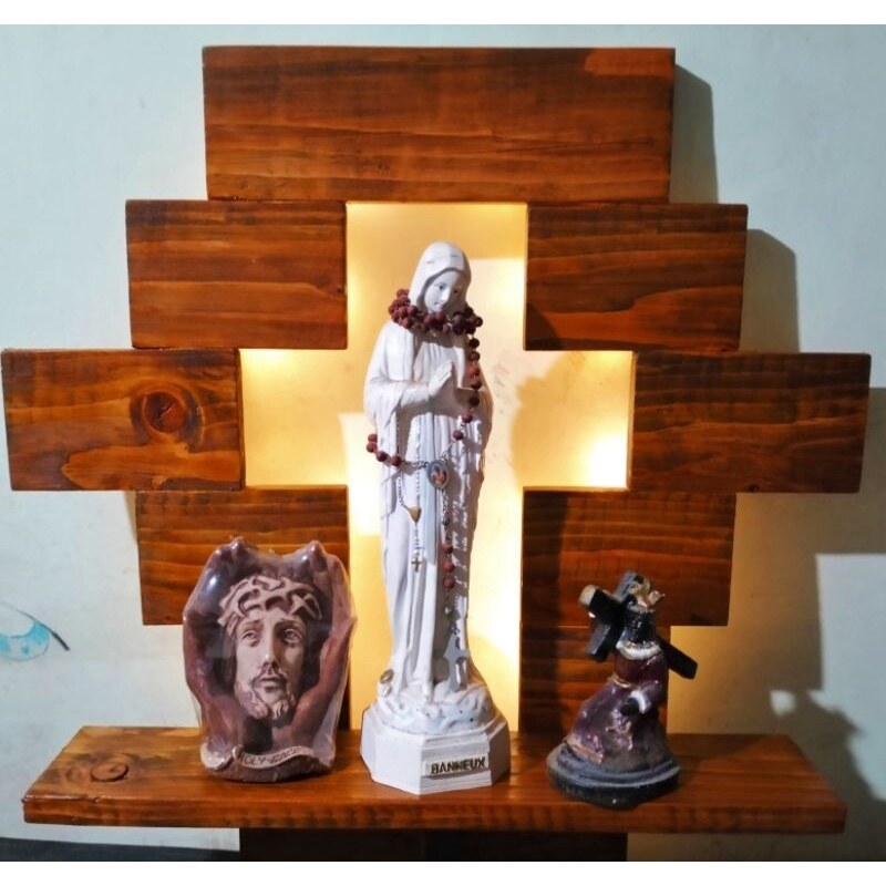 Ppdd gắn tường bàn thờ bằng gỗ với đèn nền LED .. 55 cm chiều cao. 55 cm
