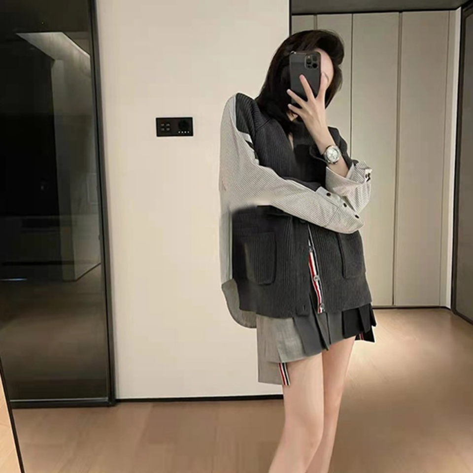 Thom' brownesˉtb áo sơ mi thiết kế sense of design áo cardigan dệt kim hai mảnh giả màu tương phản áo len màu xám dáng rộng thường ngày cho nữ áo khoác mỏng áo khoác đôi thường ngày sọc xếp ly dài mùa xuân áo cardigan nữ